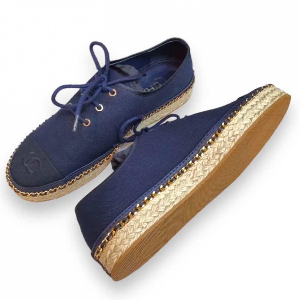 Accessories > Shoes