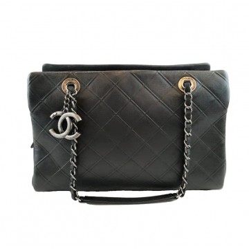 Chanel Zipped Tote W/CC Charms