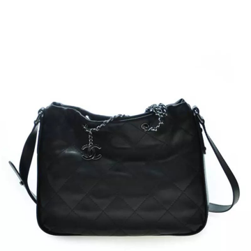 Chanel Shoulder Tote with Charm (Nero)