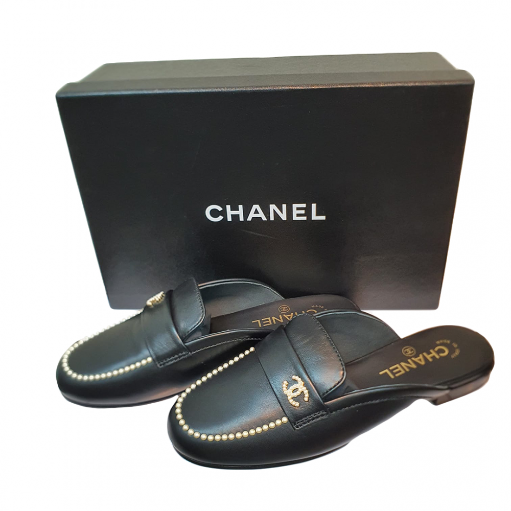 Accessories > Shoes