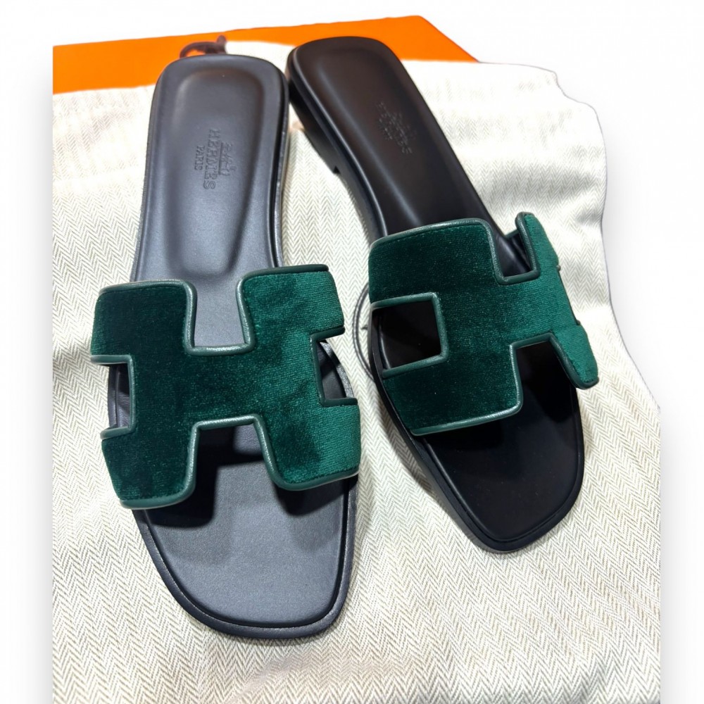 Accessories > Shoes