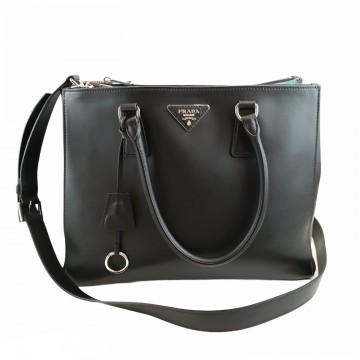 Prada Borsa Amano Shoulder Bag