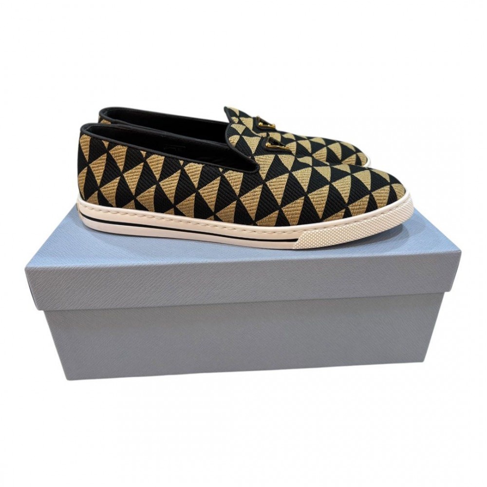 Accessories > Shoes