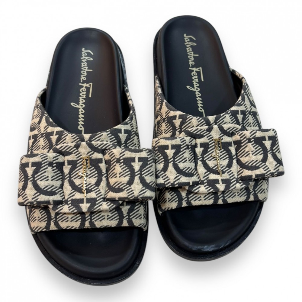 Accessories > Shoes