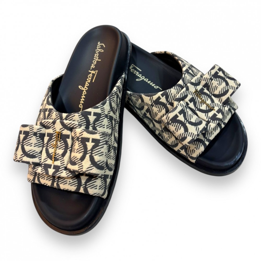 Accessories > Shoes