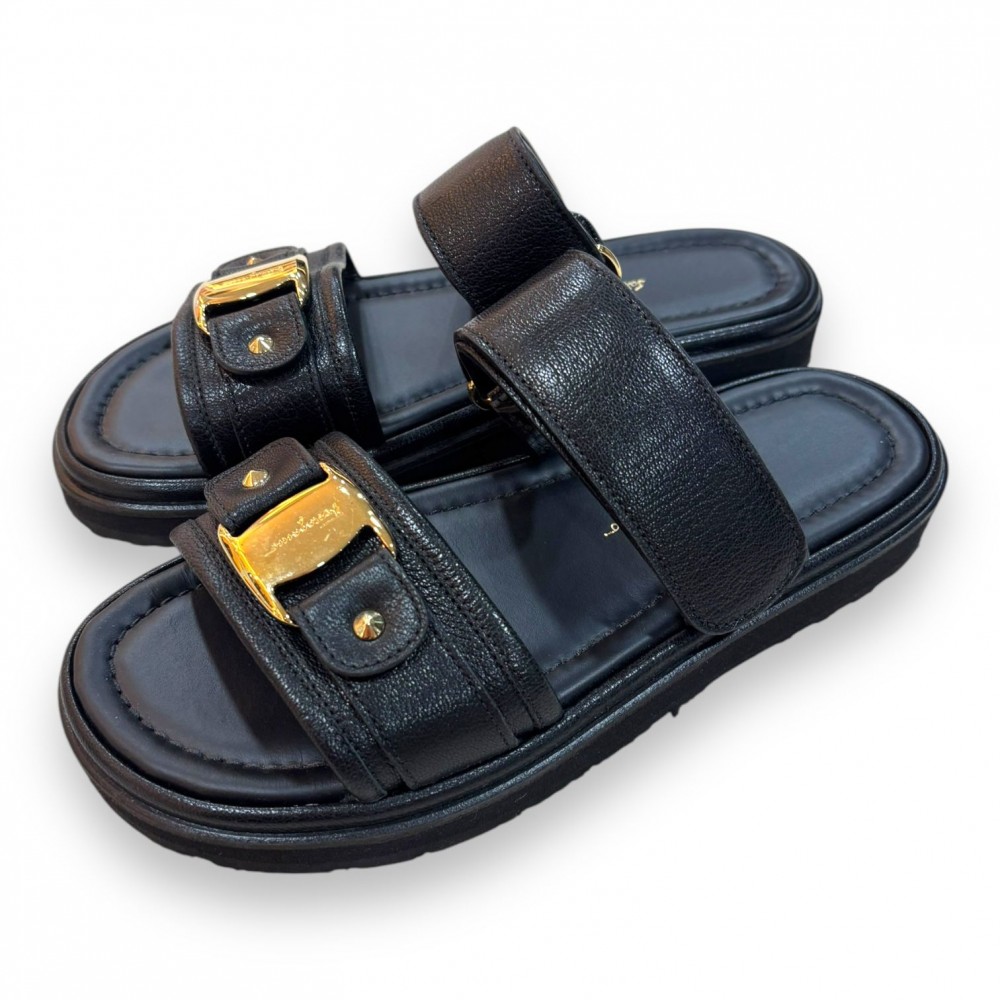 Accessories > Shoes