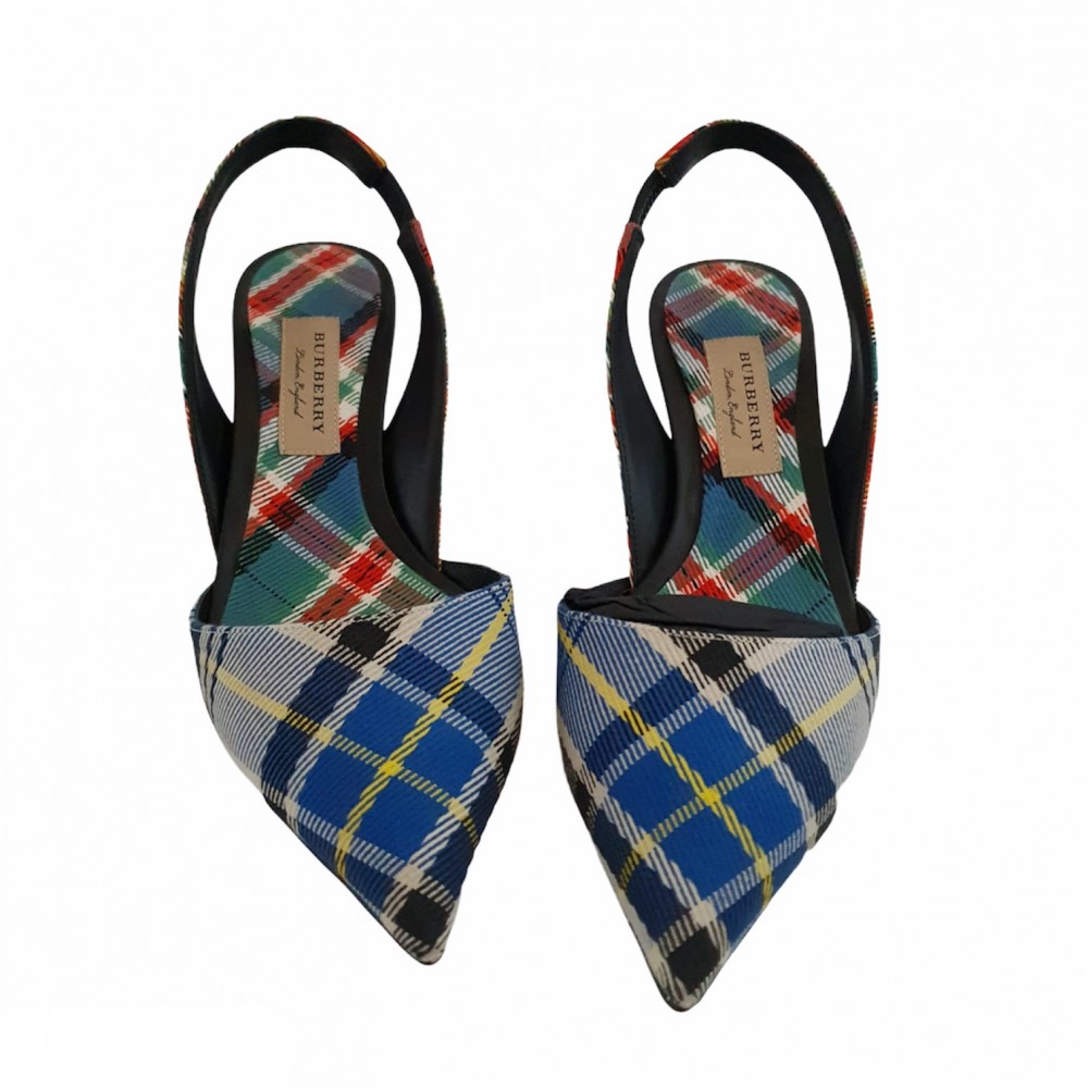 Accessories > Shoes